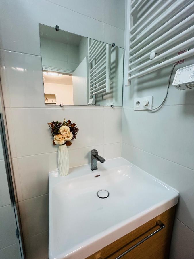 Dream Dwell Paris-two Bedrooms Apart Near Gare Du Nord Parigi